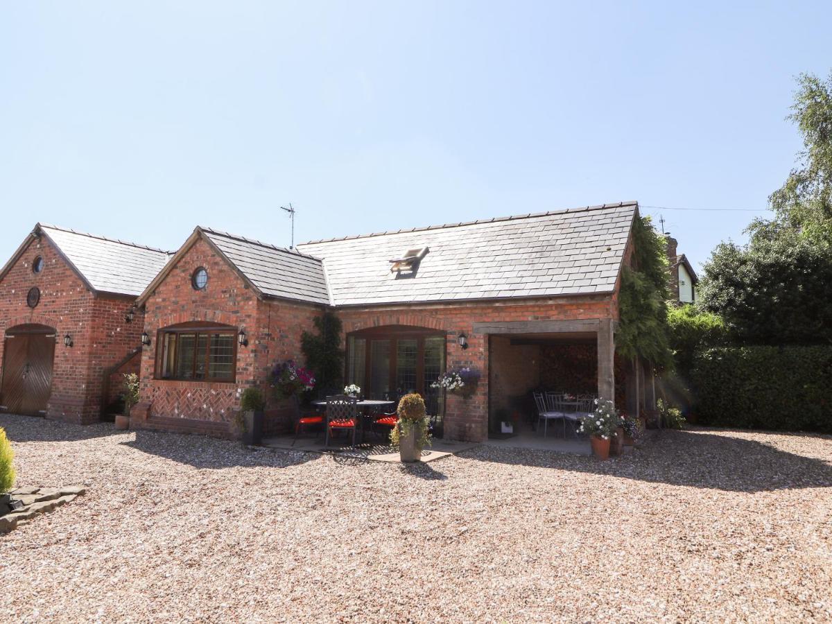 Honeysuckle Farmhouse Tarporley Exterior foto