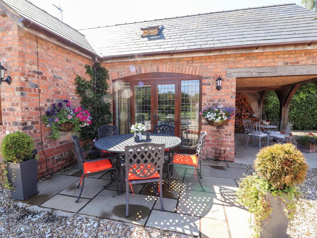 Honeysuckle Farmhouse Tarporley Exterior foto