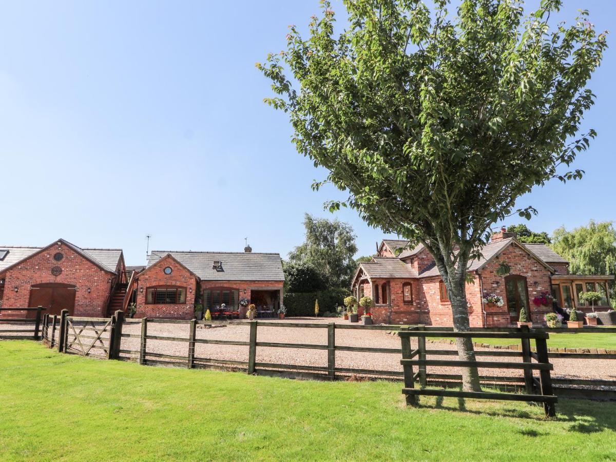 Honeysuckle Farmhouse Tarporley Exterior foto